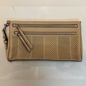 Coach - Tan leather clutch with two zip pockets and detachable wristlet